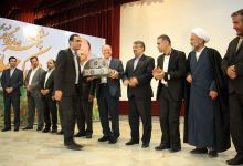 گزارش تصویری از اهداء جوایز  در همایش تجلیل از پرفسور علی اکبر جلالی چهره ماندگار شهرستان شاهرود 